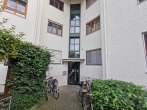 Charmante 2-Zimmer-Wohnung mit Wintergarten in Unterschleißheim - Hauseingang