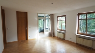 Charmante 2-Zimmer-Wohnung mit Wintergarten in Unterschleißheim - Wohnzimmer
