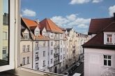 Ausgezeichnete, werthaltige Kapitalanlage in Bestlage Schwabing-hochwertig sanierte 3 Zimmer-Wohnung - Ausblick Wohnzimmer