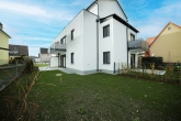 Neubau EBZ: schicke 2 Zimmer Wohnung mit sonnigem Süd-Balkon in sehr guter ruhiger Lage in Karlsfeld - Gartenwohnungen-Hausansicht