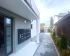 Neubau EBZ: schicke 2 Zimmer Wohnung mit sonnigem Süd-Balkon in sehr guter ruhiger Lage in Karlsfeld - Zugang zum Haus
