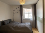Gutgeschnittene 2-Zimmer Wohnung mit sonnigem S/W Balkon in grüner, sehr guter Lage in Laim - Schlafen