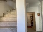 Großzügige 4,5 Zimmerwohnung auf 2 Ebenen mit großem Westbalkon - ruhige Lage in Milbertshofen - Flur mit Treppenaufgang DG