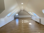 Moosburg an der Isar - exklusives, helles Dachgeschoss-LOFT in bester, ruhiger Altstadtlage! - Wohnbereich
