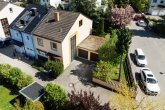 Großzügige DHH mit idyllischem, sonnigen Garten+Südterrasse in sehr guter, ruhiger Lage in Germering - Hausansicht und Eingang