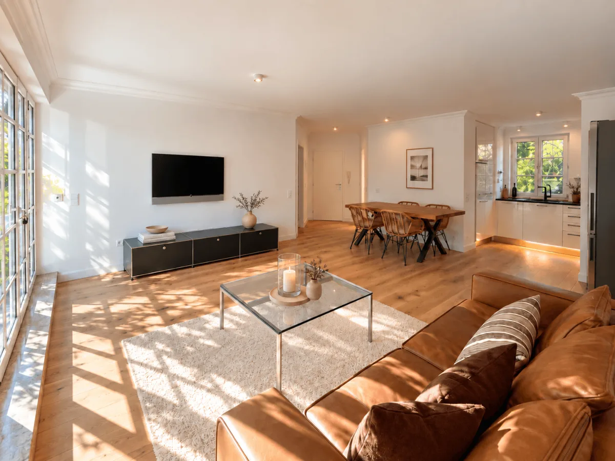 Wohn-Esszimmer mit offener Küche