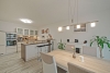 ALSAOL Immobilien: Neuwertige, großzügige 2 Zimmer-Gartenwohnung mit Südterrasse+Hobbyraum-Germering - Essen - Kochen