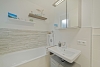 ALSAOL Immobilien: Neuwertige, großzügige 2 Zimmer-Gartenwohnung mit Südterrasse+Hobbyraum-Germering - Badezimmer