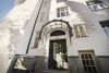 ALSAOL Immobilien: Stylische 3-Zimmer-Jugendstilwohnung in Bestlage Schwabing! - Haustüre im Innenhof